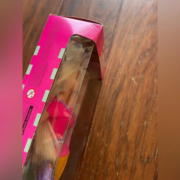 Vintage Special Edition Ice Cream Barbie - 1997 - Picture 6 of 8